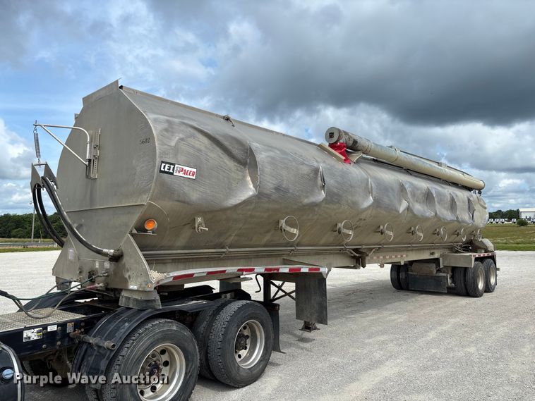 2018 Pacer AT35LW feed delivery trailer - FC1727