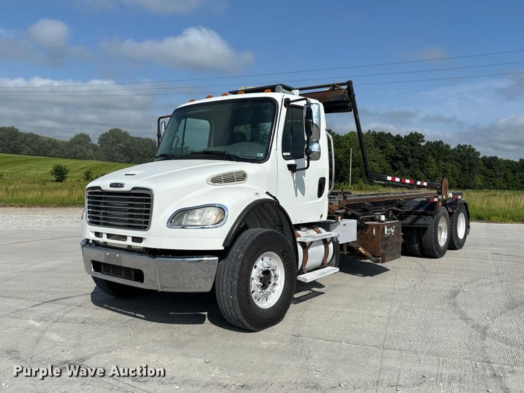 2013 Freightliner Business Class M2 roll-off container truck - FC1737