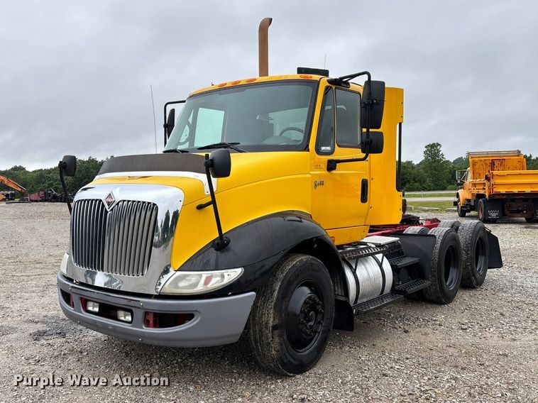 2007 International 8600 semi truck - FC1746