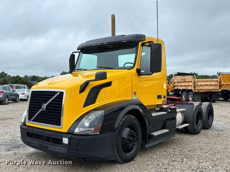2016 Volvo VNL semi truck - FC1748