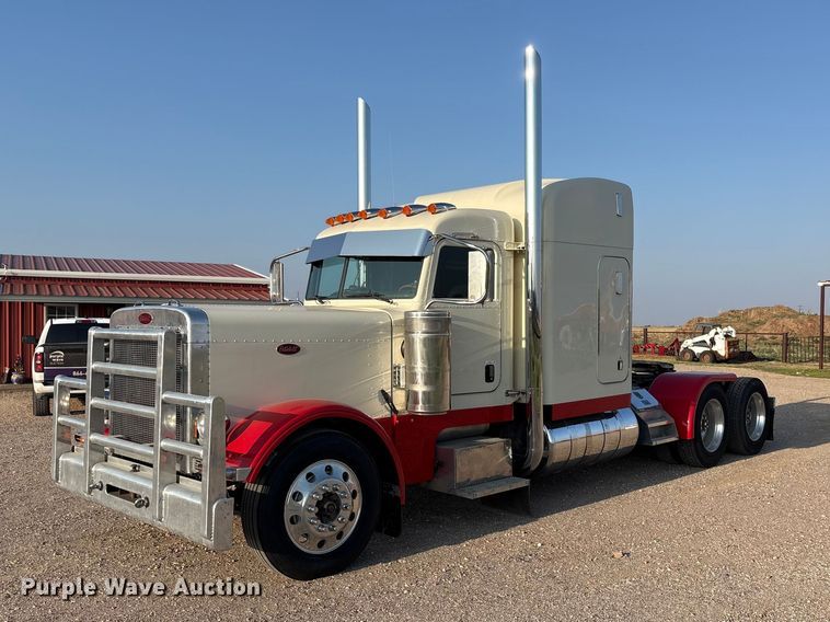 2000 Peterbilt 379 semi truck - FC2438