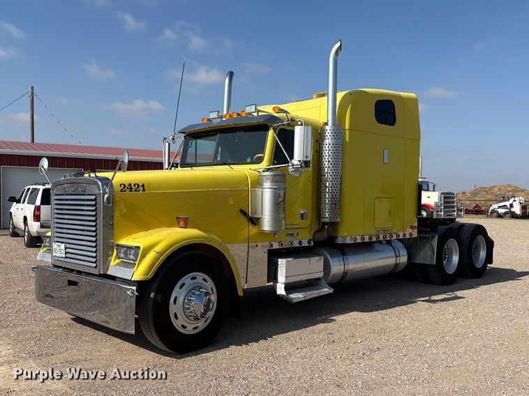 2000 Freightliner FLD semi truck - FC2439