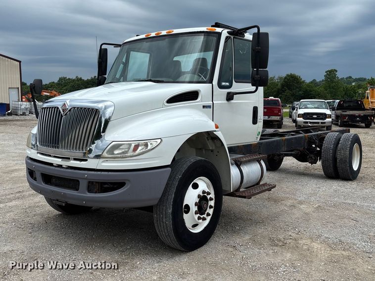2011 International 4300 truck cab and chassis - FC5847