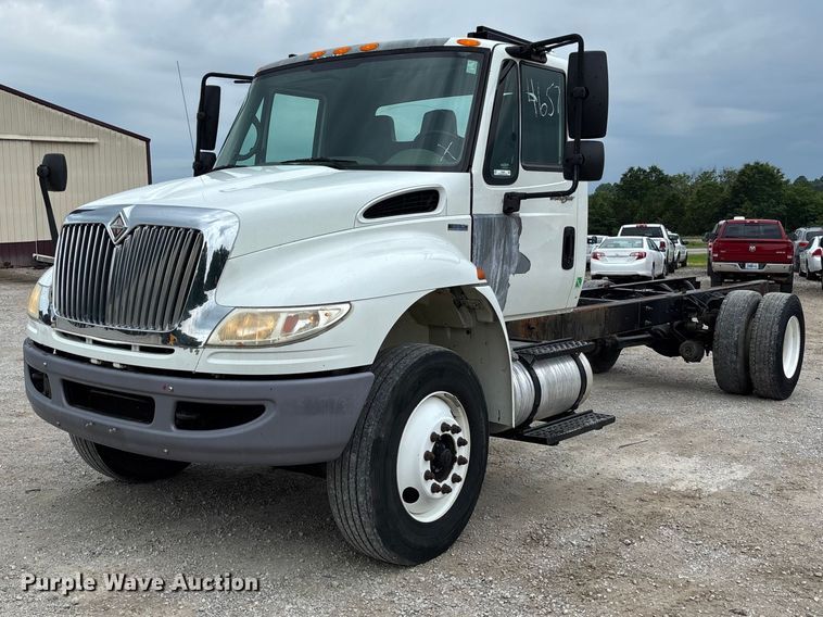 2010 International 4300 truck cab and chassis - FC5849