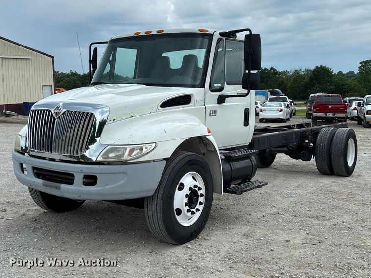 2006 International 4300 truck cab and chassis - FC5851