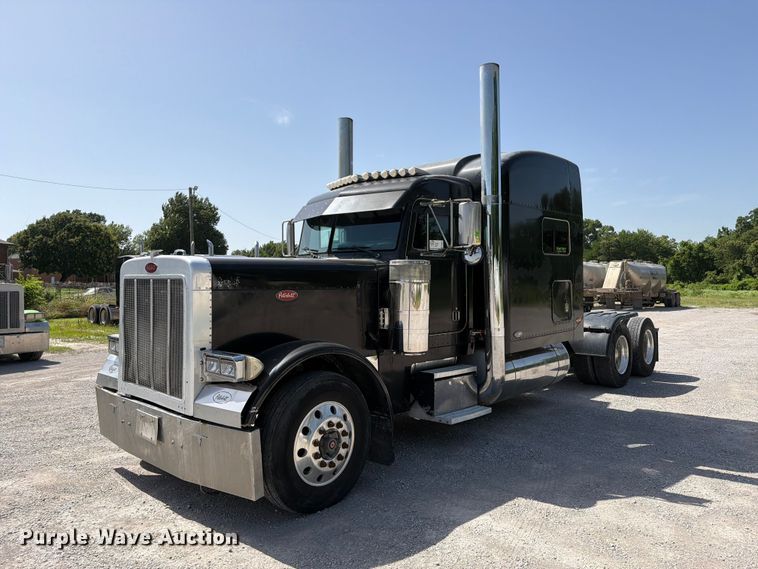 2004 Peterbilt 379 semi truck - FI0262