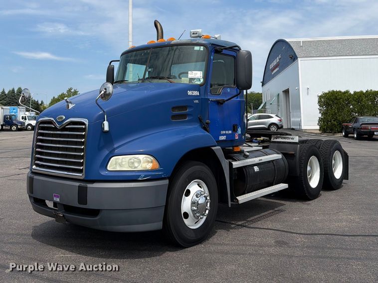 2006 Mack CNX613 semi truck - FI1005