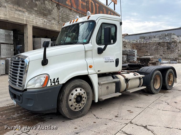 2012 Freightliner Cascadia semi truck - FK0254