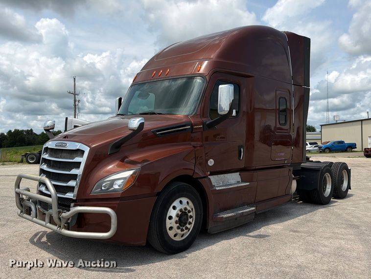 2019 Freightliner Cascadia semi truck - FK3090