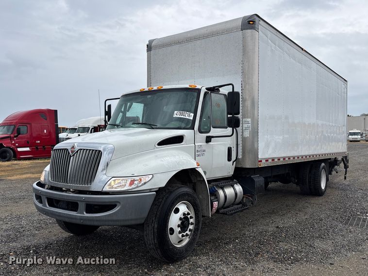 2018 International 4300 box truck - YA3010