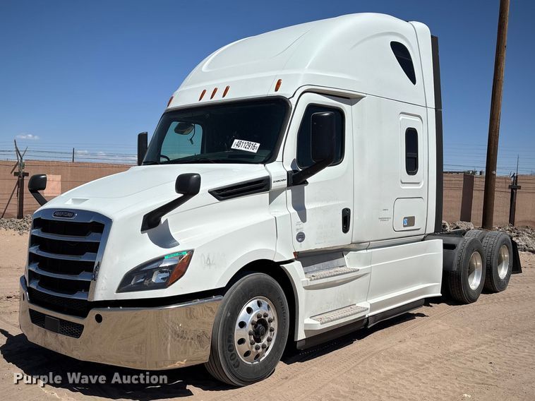 2020 Freightliner Cascadia semi truck - YA3021