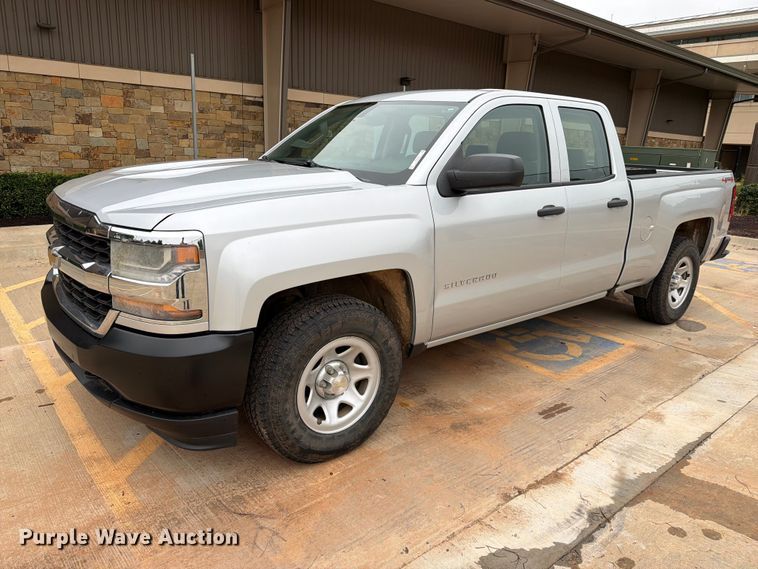 2016 Chevrolet Silverado 1500 Ext. Cab pickup truck - EW0344
