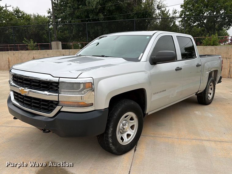 2016 Chevrolet Silverado 1500 Crew Cab pickup truck - EW0345