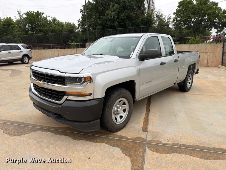 2017 Chevrolet Silverado 1500 Ext. Cab pickup truck - EW0346