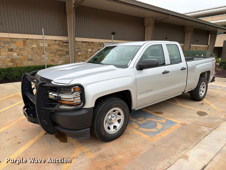 2017 Chevrolet Silverado 1500 Ext. Cab pickup truck - EW0347