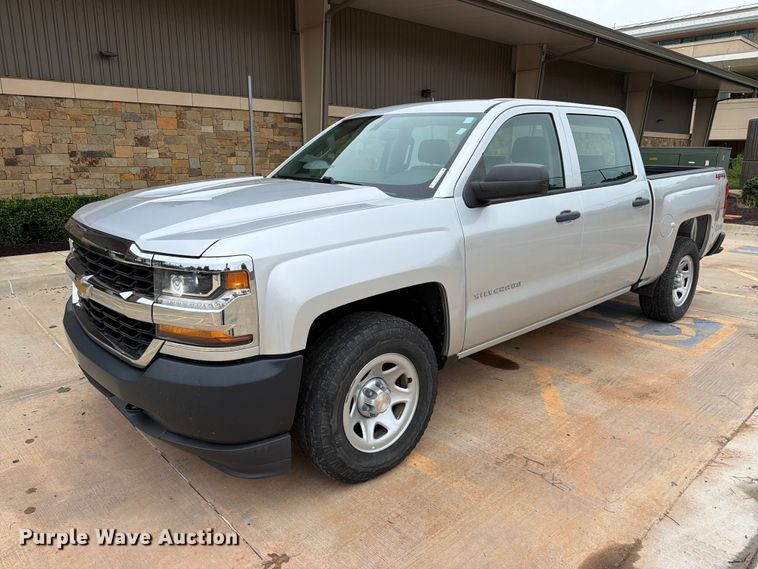 2018 Chevrolet Silverado 1500 Crew Cab pickup truck - EW0349