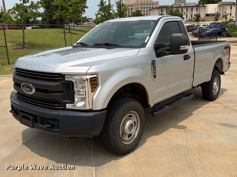 2018 Ford F250 Super Duty pickup truck - EW0355