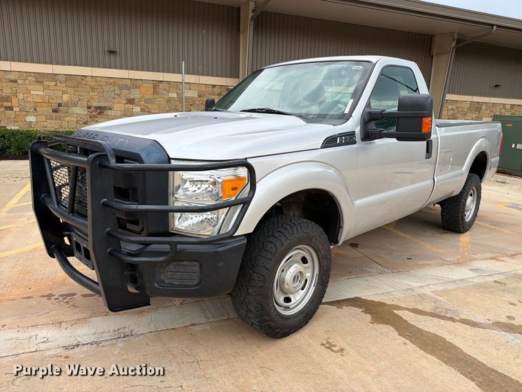 2015 Ford F350 Super Duty pickup truck - EW0359
