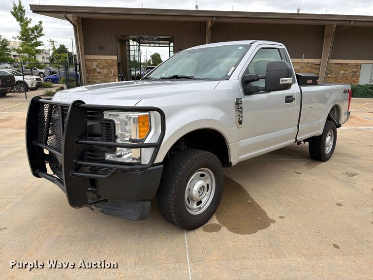 2017 Ford F250 Super Duty pickup truck - EW0367