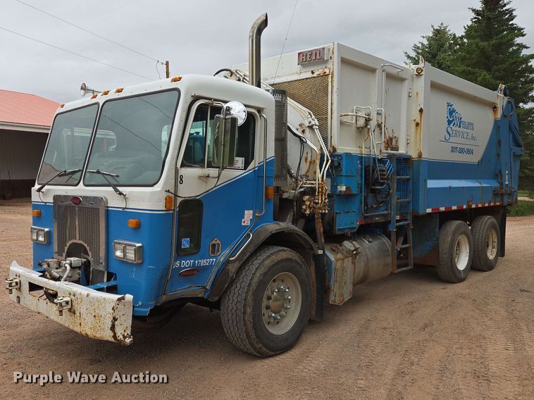 2005 Peterbilt 320 refuse truck - DQ0001