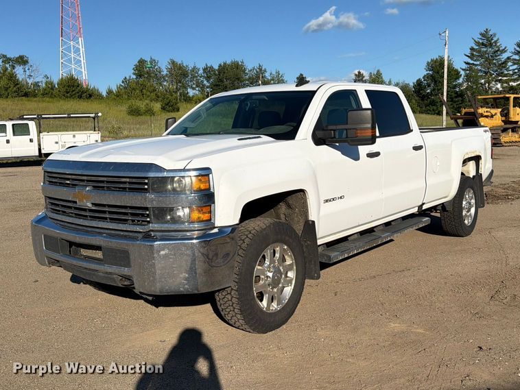 2016 Chevrolet Silverado 3500HD Crew Cab pickup truck - DQ7921
