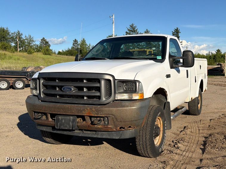 2004 Ford F350 Super Duty utility bed pickup truck - DQ7922