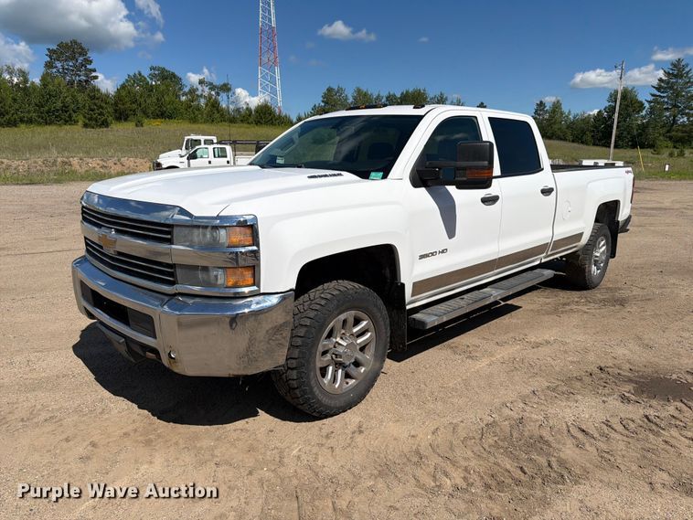 2016 Chevrolet Silverado 3500HD Crew Cab pickup truck - DQ7923