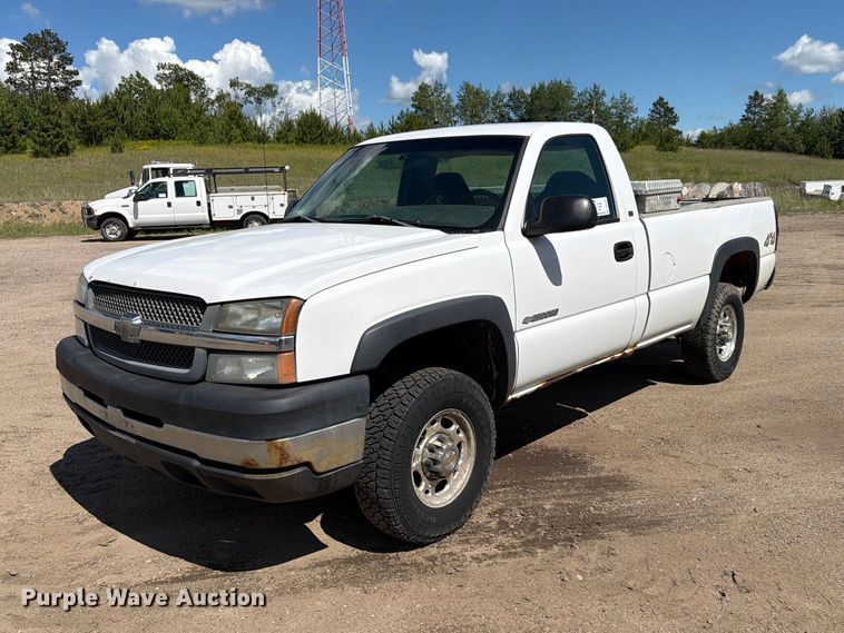 2003 Chevrolet Silverado 2500HD pickup truck - DQ7924