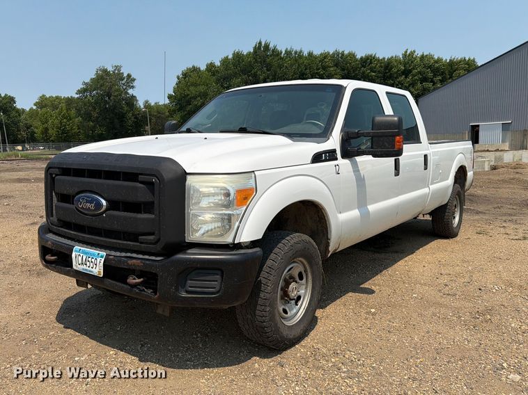 2011 Ford F350 Super Duty Crew Cab pickup truck - DQ7939