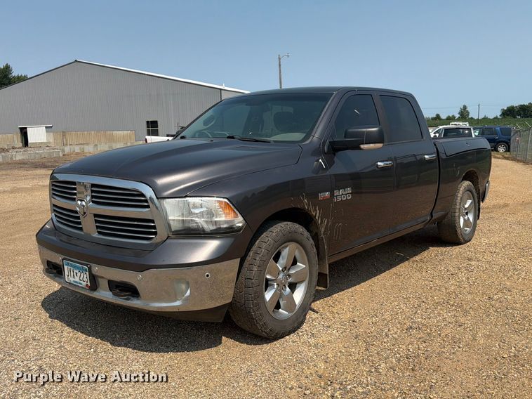 2015 RAM 1500 Crew Cab pickup truck - DQ7942
