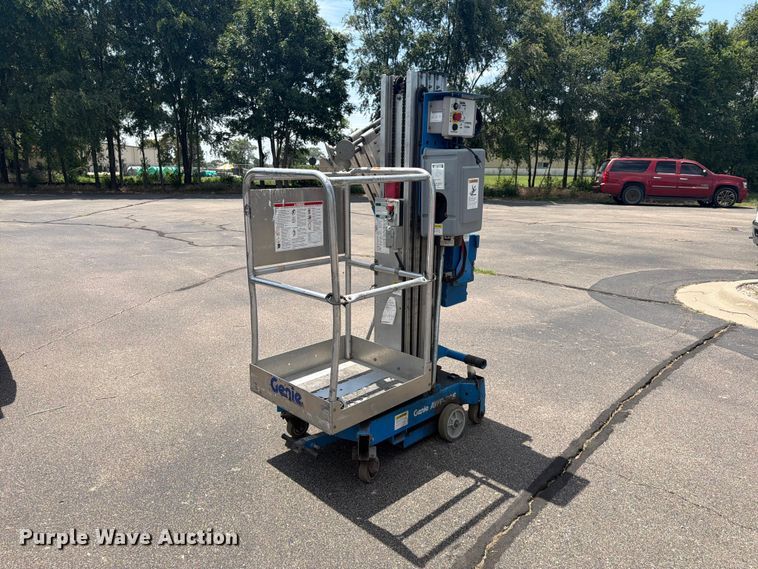 Genie AWP-20S vertical lift - DQ7943