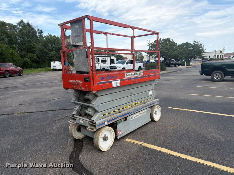 2008 Skyjack SJIII 3226 scissor lift - DQ7945