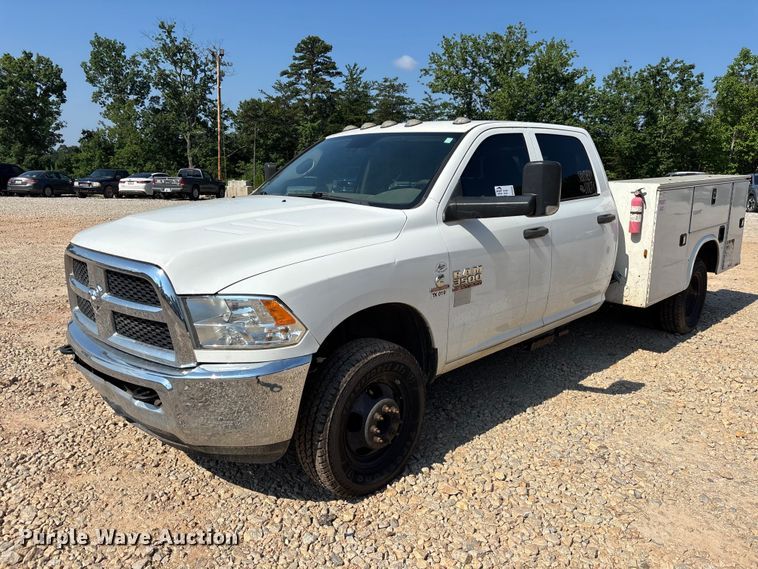 2018 RAM 3500 Crew Cab utility bed pickup truck - DU6332