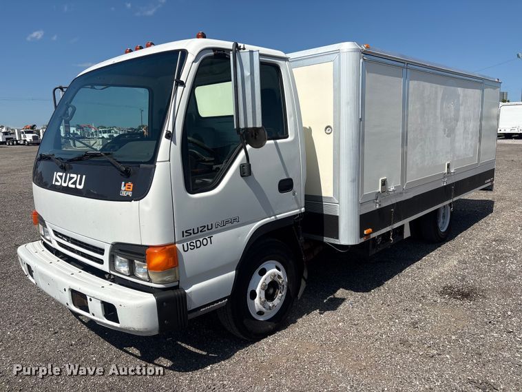 2000 Isuzu NPR refrigerated delivery truck - EG9211