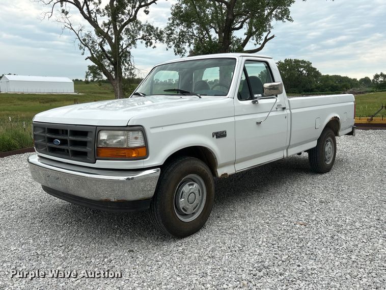 1996 Ford F250 pickup truck - EI5916