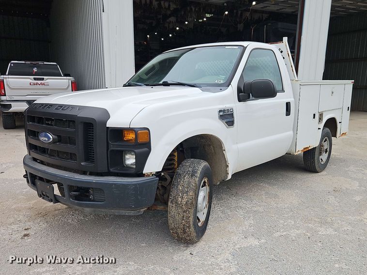 2008 Ford F250 Super Duty utility bed pickup truck - EO8520