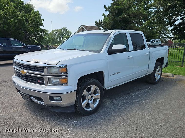 2015 Chevrolet Silverado 1500 Crew Cab pickup truck - EO8556