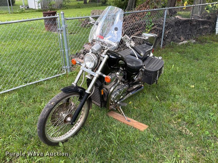 1997 Suzuki Intruder 800 motorcycle - EO8595