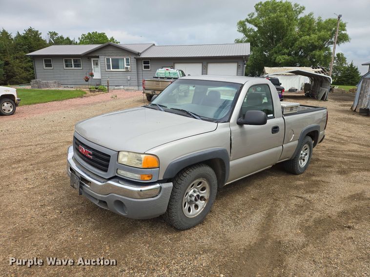 2005 GMC Sierra 1500 pickup truck - ER1745