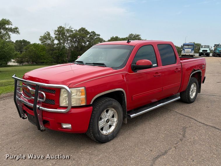 2011 Chevrolet Silverado Crew Cab pickup truck - ER1809