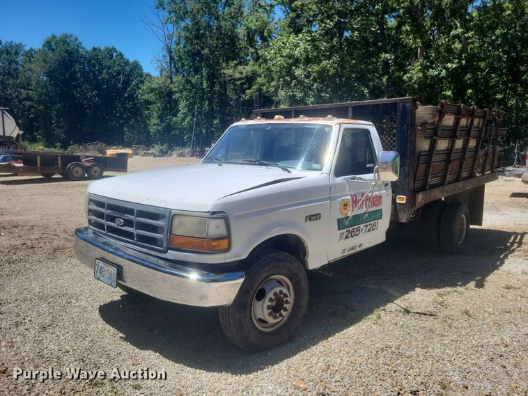 1992 Ford F-Super Duty flatbed truck - ER3046