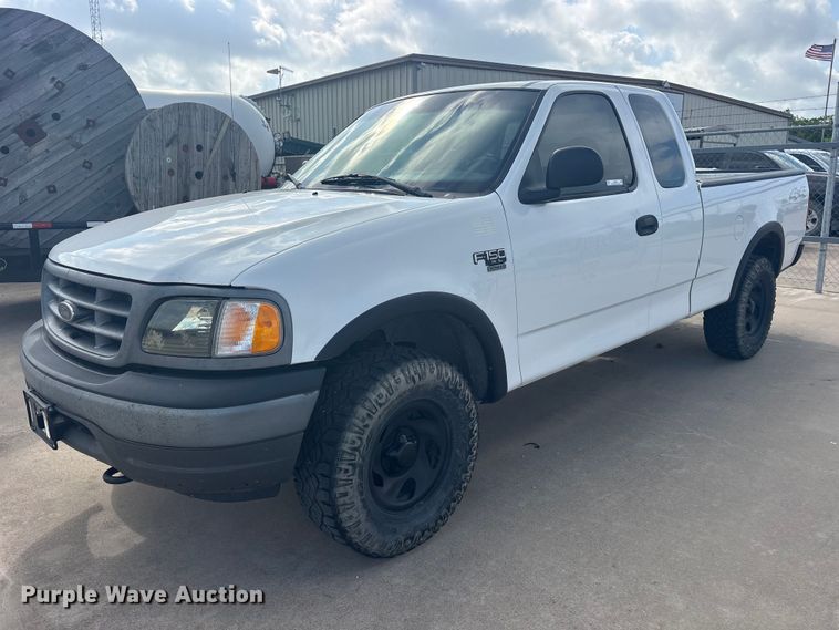 2002 Ford F150 Ext. Cab pickup truck - ET2262