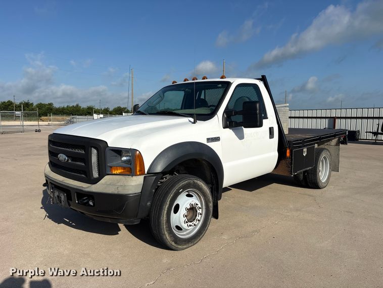 2006 Ford F550 Super Duty flatbed truck - ET2263