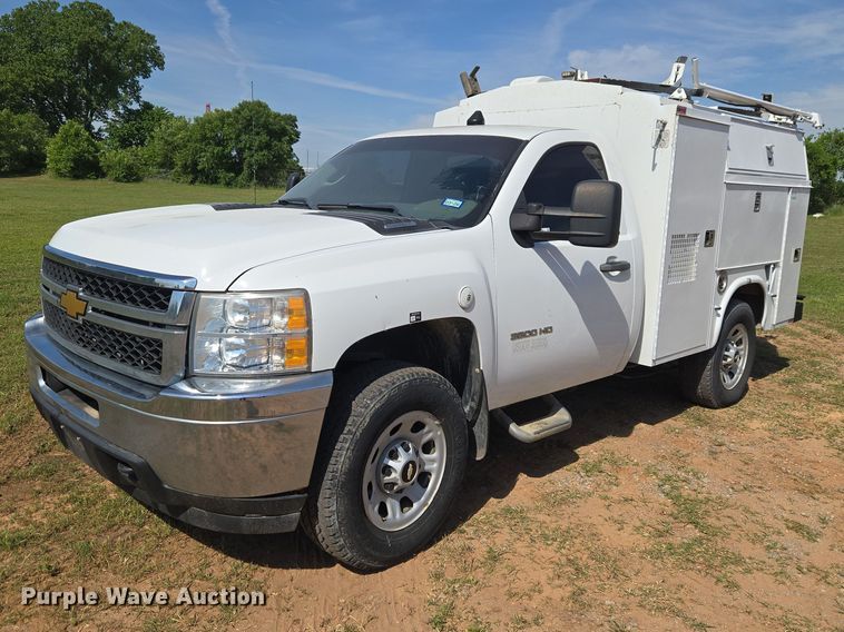 2012 Chevrolet Silverado 3500HD utility bed pickup truck - ET5029