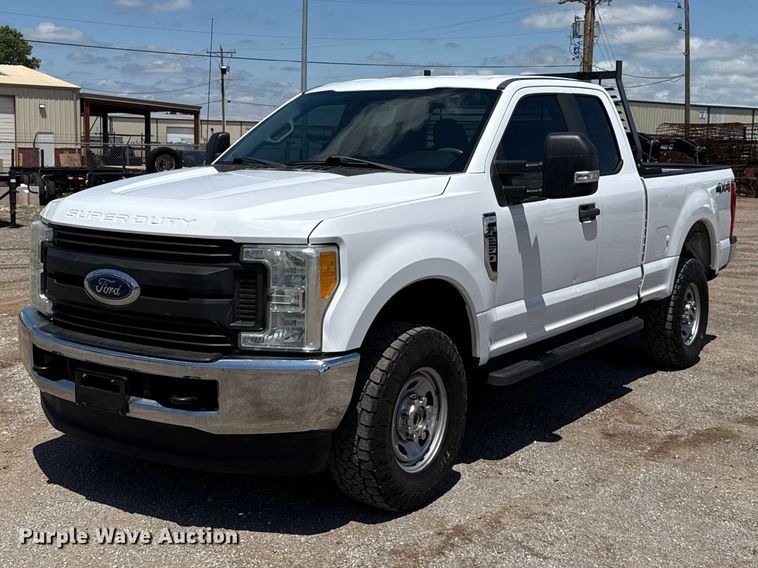 2017 Ford F250 Super Duty Ext. Cab pickup truck - ET6373