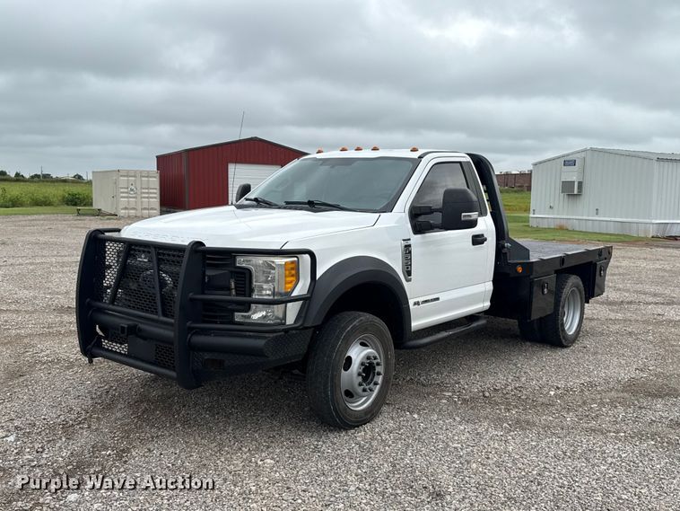 2017 Ford F550 Super Duty flatbed truck - ET6377