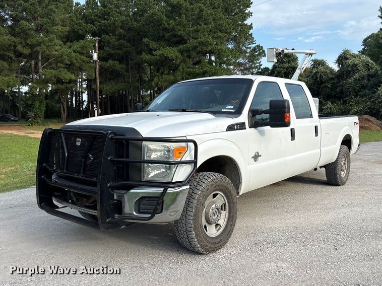 2011 Ford F250 Super Duty Crew Cab pickup truck - EU5765