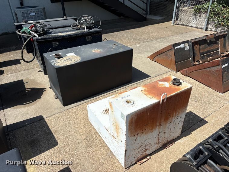 (4) fuel tanks - EU5768