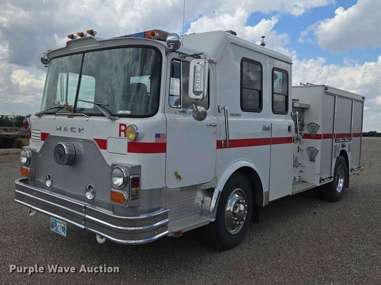 1977 Mack CF-600 pumper fire truck - EW0209