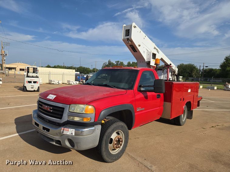 2003 GMC Sierra 3500 bucket truck - EW0383